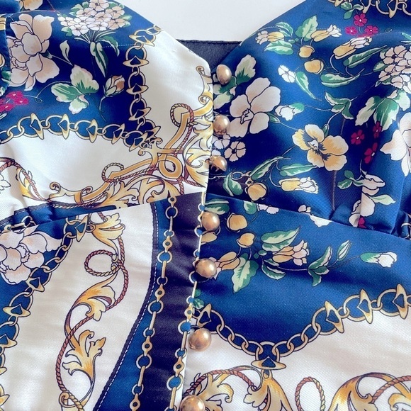 Elliatt Floral Lace Trim Crop Top - Blue and White - Picture 2 of 11